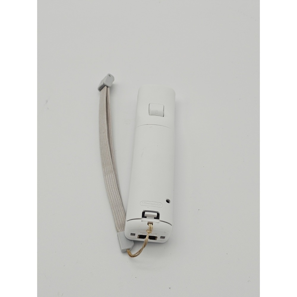 Nintendo RVL-003 Wii Remote Control - White - Picture 3 of 5